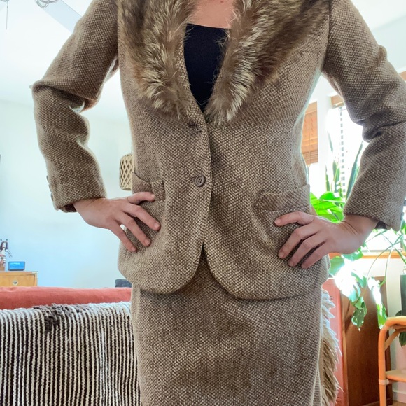 😍 Vintage fur lined suits - tweed to boot! - Picture 3 of 11